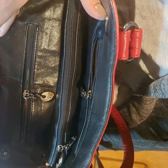 Silver Rose | Vintage Retro Black  and Red Leather Shoulder Bag - Picture 15 of 16